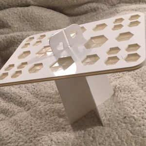 makeup brushes dryer stand